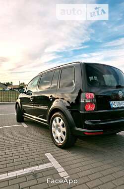 Минивэн Volkswagen Cross Touran 2010 в Нововолынске