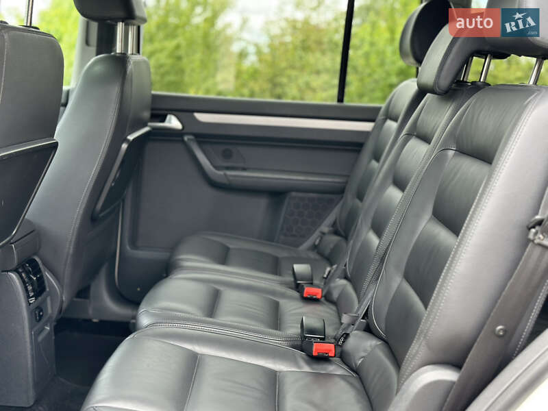 Минивэн Volkswagen Cross Touran 2010 в Староконстантинове