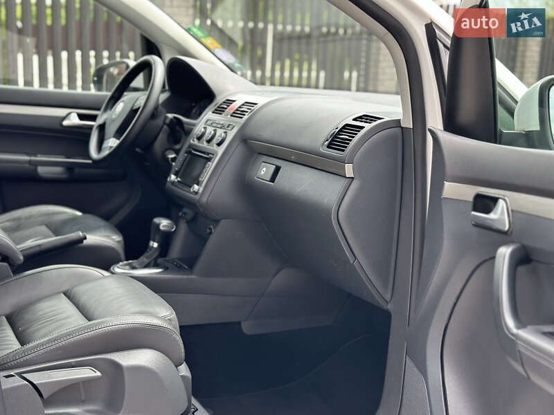 Минивэн Volkswagen Cross Touran 2010 в Староконстантинове