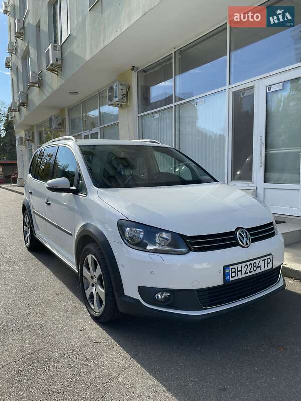 Volkswagen Cross Touran 2012