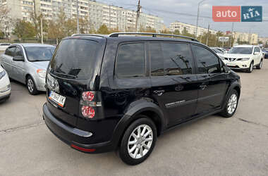 Мінівен Volkswagen Cross Touran 2007 в  фото 5 Мінівен Volkswagen Cross Touran 2007 в
