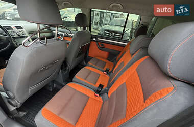 Мінівен Volkswagen Cross Touran 2007 в  фото 22 Мінівен Volkswagen Cross Touran 2007 в