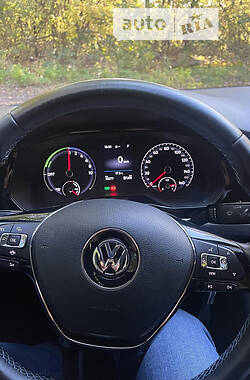 Седан Volkswagen e-Bora 2019 в Кременчуці