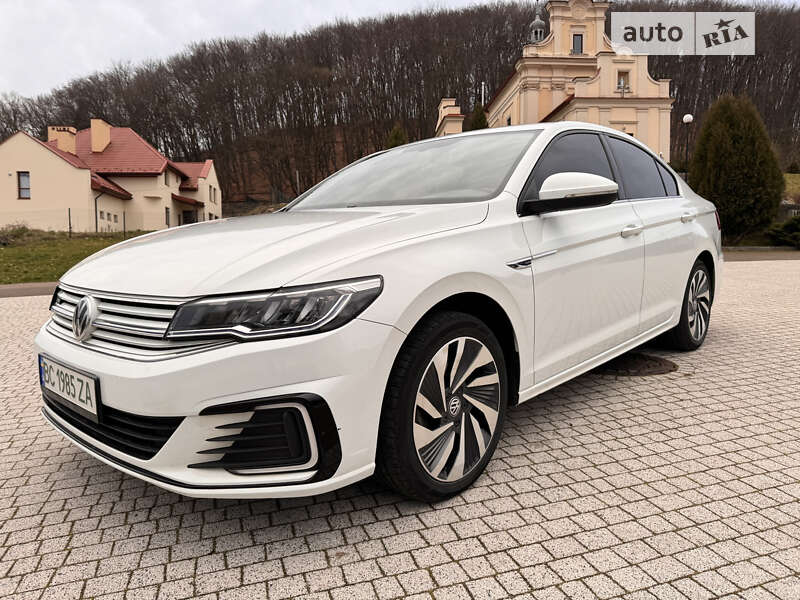 Седан Volkswagen e-Bora 2019 в Львові