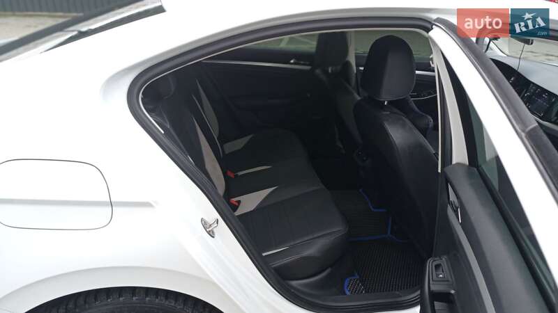 Седан Volkswagen e-Bora 2019 в Хмельницькому