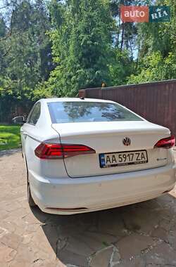 Седан Volkswagen e-Bora 2020 в 