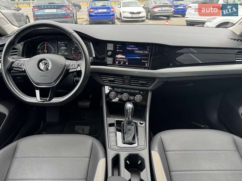 Седан Volkswagen e-Bora 2020 в Киеве