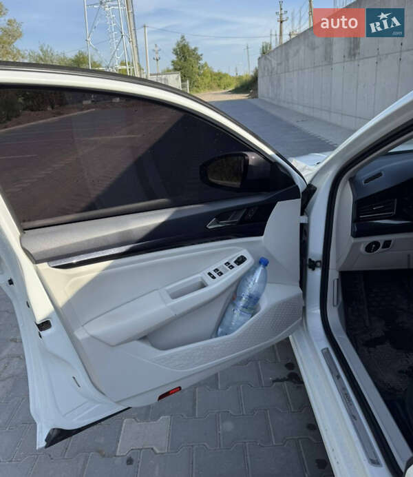 Седан Volkswagen e-Bora 2019 в Тернополе