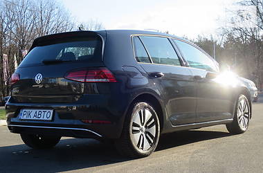 Хетчбек Volkswagen e-Golf 2017 в 