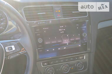 Хетчбек Volkswagen e-Golf 2017 в 
