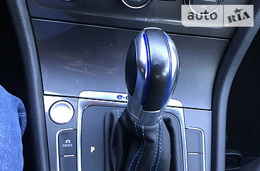 Хетчбек Volkswagen e-Golf 2016 в 