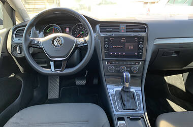 Хетчбек Volkswagen e-Golf 2019 в 