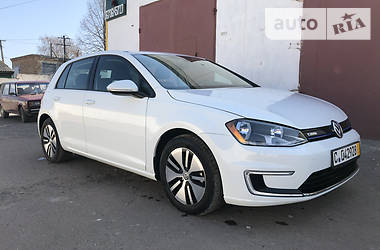 Седан Volkswagen e-Golf 2016 в Львові