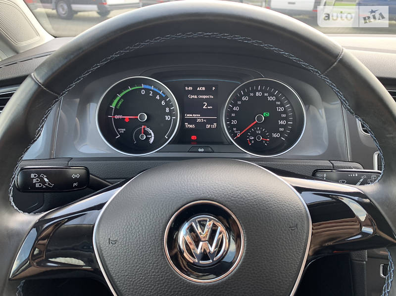 Хетчбек Volkswagen e-Golf 2016 в Хмельницькому