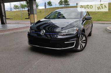 Хетчбек Volkswagen e-Golf 2017 в 