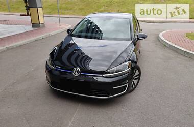 Хетчбек Volkswagen e-Golf 2017 в 