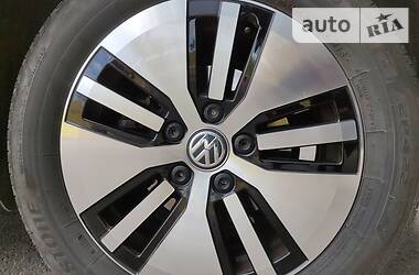 Хетчбек Volkswagen e-Golf 2017 в 