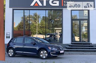 Хетчбек Volkswagen e-Golf 2016 в 