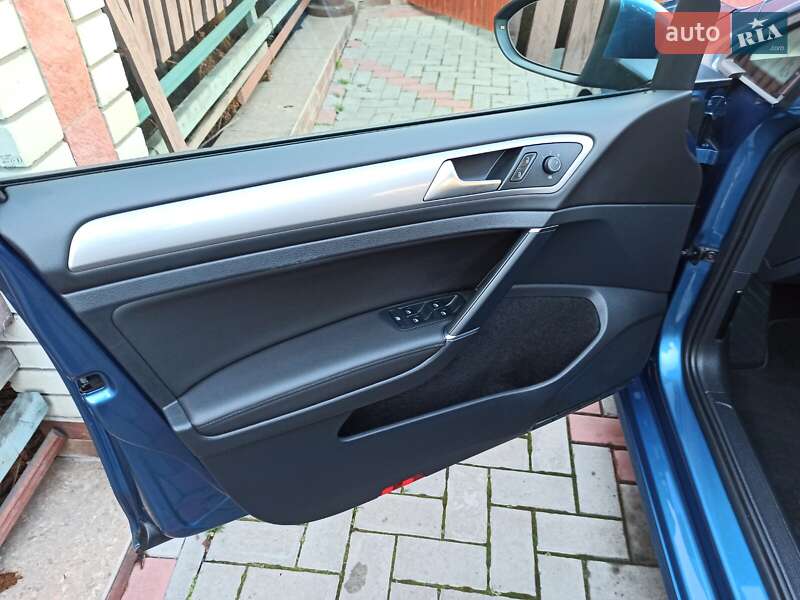 Хетчбек Volkswagen e-Golf 2015 в Житомирі