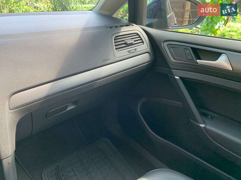 Хетчбек Volkswagen e-Golf 2018 в Харкові