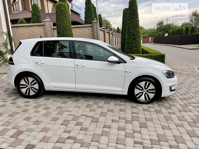 Хэтчбек Volkswagen e-Golf 2016 в Черновцах