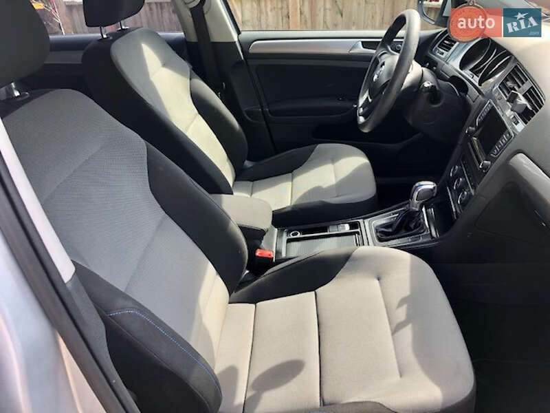 Хэтчбек Volkswagen e-Golf 2014 в Мукачево