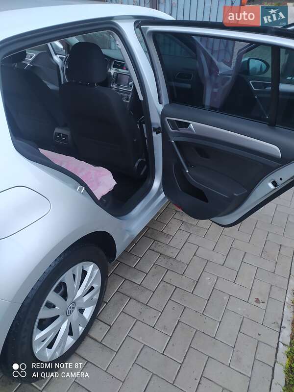 Хэтчбек Volkswagen e-Golf 2014 в Мукачево