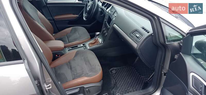 Хетчбек Volkswagen e-Golf 2016 в Жовкві