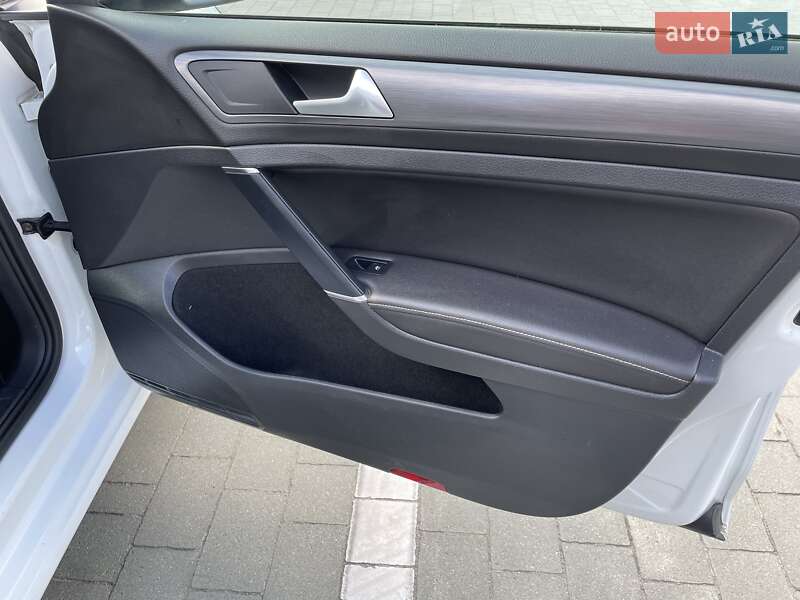 Хэтчбек Volkswagen e-Golf 2018 в Хмельницком