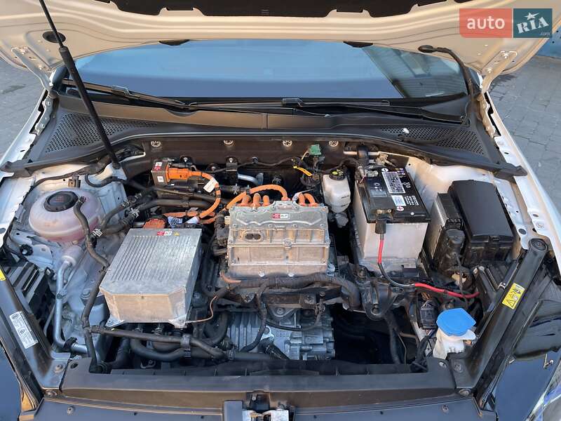 Хэтчбек Volkswagen e-Golf 2018 в Хмельницком