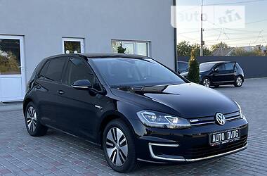 Хетчбек Volkswagen e-Golf 2018 в 