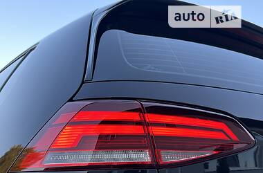 Хетчбек Volkswagen e-Golf 2018 в 