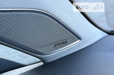 Хетчбек Volkswagen e-Golf 2018 в 