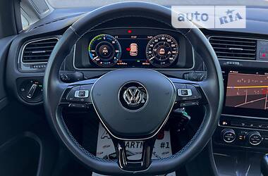 Хетчбек Volkswagen e-Golf 2018 в 