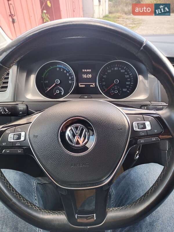 Хетчбек Volkswagen e-Golf 2015 в Полтаві