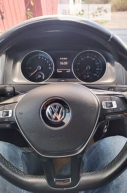 Хэтчбек Volkswagen e-Golf 2015 в Полтаве