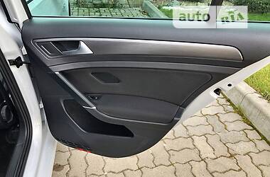 Хэтчбек Volkswagen e-Golf 2017 в 