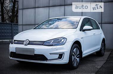 Хэтчбек Volkswagen e-Golf 2016 в 