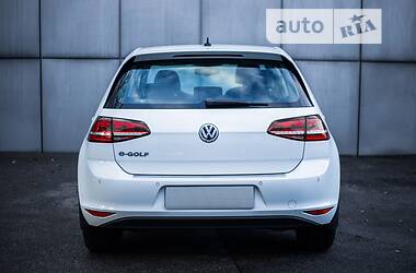 Хэтчбек Volkswagen e-Golf 2016 в 