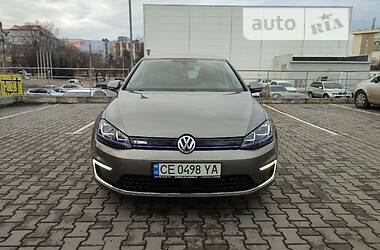 Хетчбек Volkswagen e-Golf 2015 в Чернівцях
