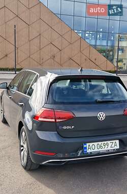Хэтчбек Volkswagen e-Golf 2017 в 