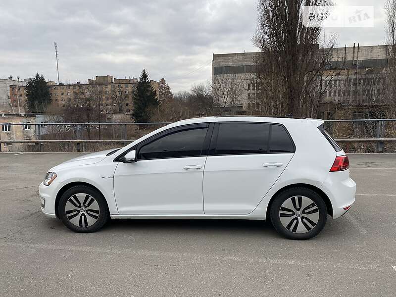 Хетчбек Volkswagen e-Golf 2016 в Києві