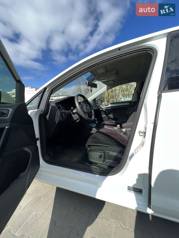 Хэтчбек Volkswagen e-Golf 2016 в Белой Церкви