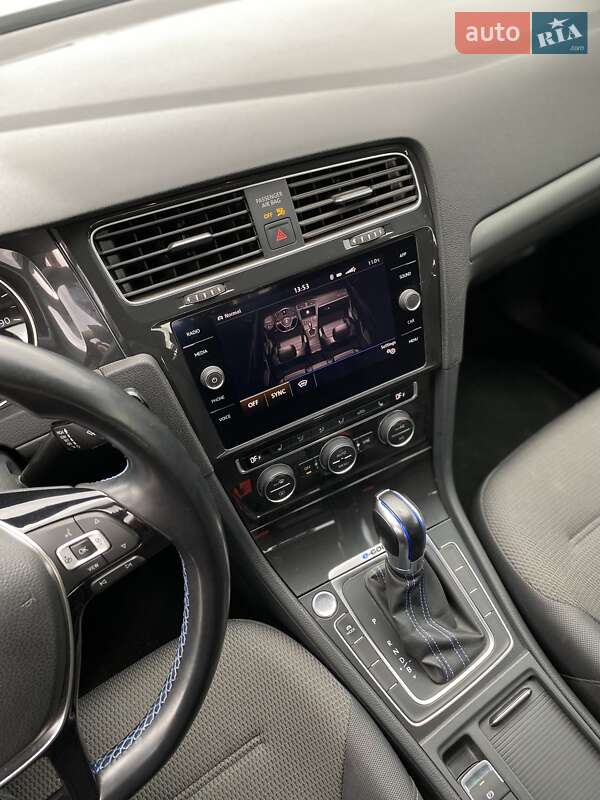 Хэтчбек Volkswagen e-Golf 2019 в Хмельницком