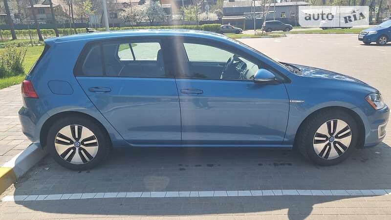Хэтчбек Volkswagen e-Golf 2016 в Киеве