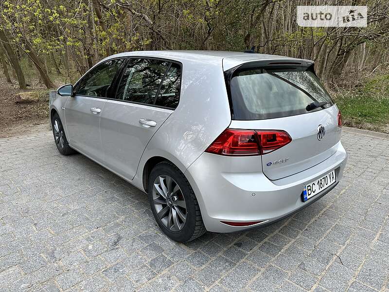 Хэтчбек Volkswagen e-Golf 2016 в Львове