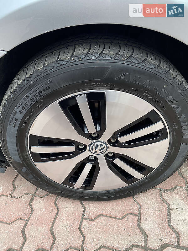 Хетчбек Volkswagen e-Golf 2015 в Хмельницькому