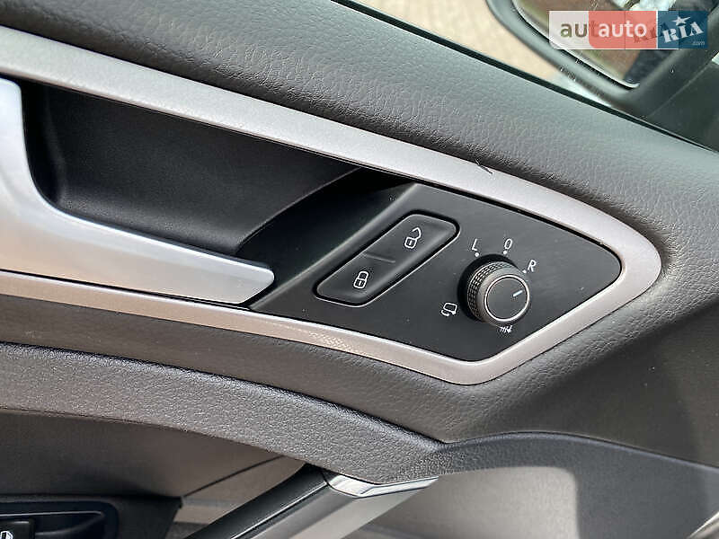 Хетчбек Volkswagen e-Golf 2015 в Хмельницькому