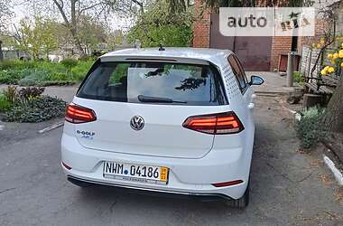 Хэтчбек Volkswagen e-Golf 2017 в Казатине