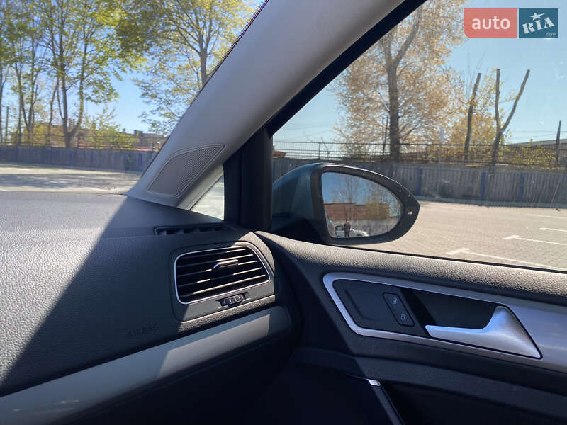 Хэтчбек Volkswagen e-Golf 2016 в Тернополе фото 20 Хэтчбек Volkswagen e-Golf 2016 в Тернополе